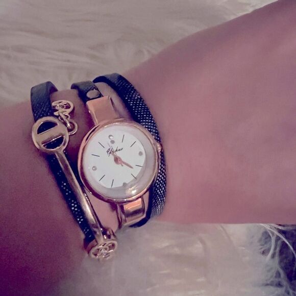 Black and Gold Watch Bracelet NWOT - Picture 3 of 9